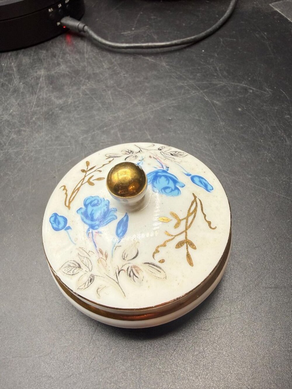 Hand painted Porcelain Rose Trinket Box w/Gold trim